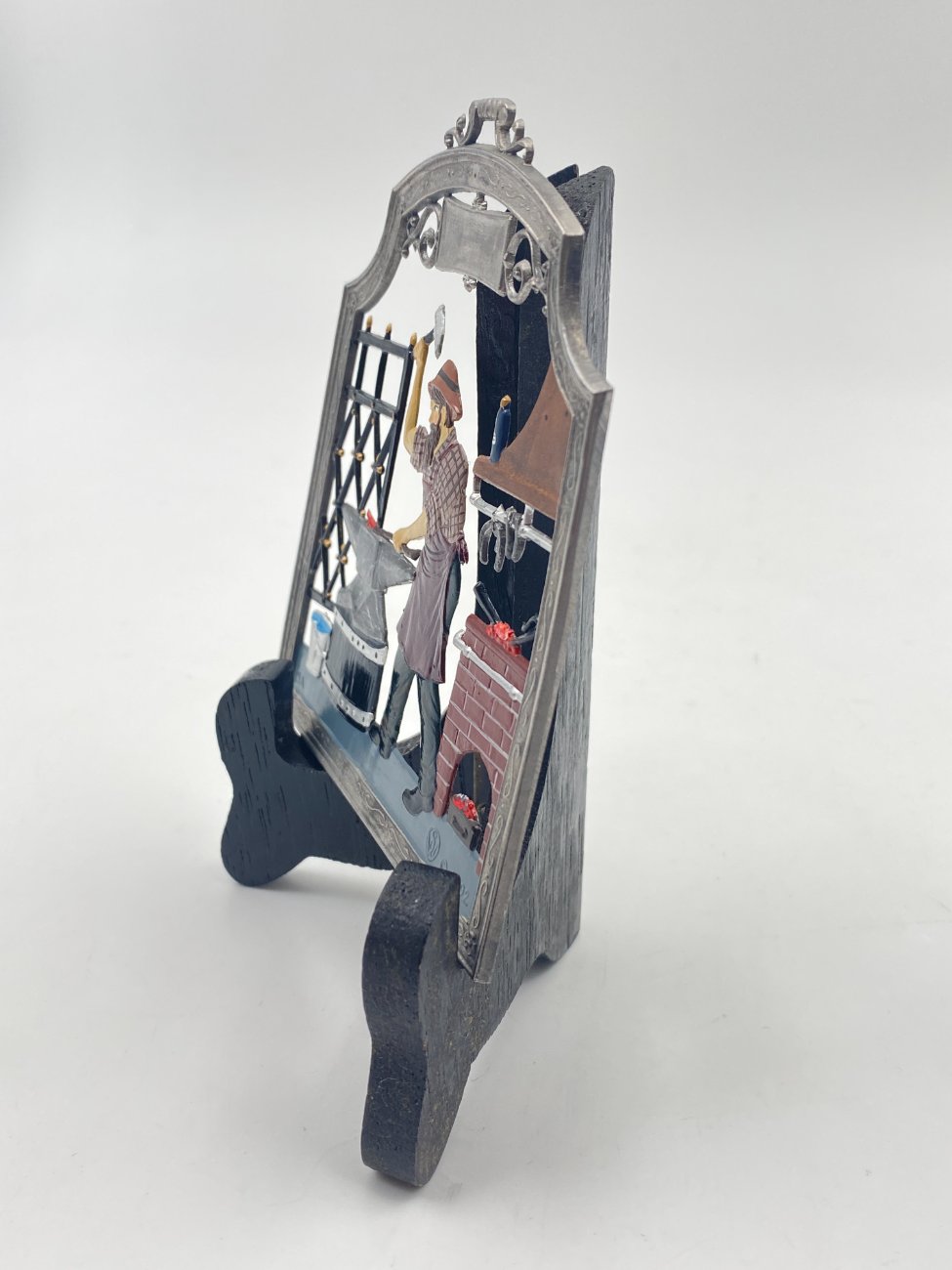 HN0468-interjero-ir-apdailos-prekes-9 Wilhelm Schweizer alavinis liejinys – dekoracija su kalviu 0,2x9x11 cm