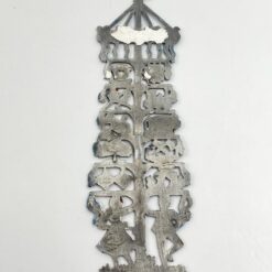 “Kühn Zinn” alavinis liejinys – dekoracija, vaizduojantis vokiečių porą prie gegužės stulpo 0,2x5x16 cm