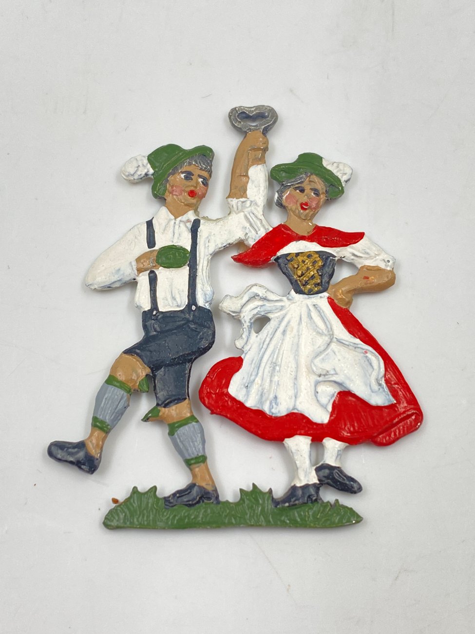 HN0478-interjero-ir-apdailos-prekes-3 “Kühn Zinn” alaviniai liejiniai – dekoracijos, vaizduojantys vokišką tradicinę šventę 5 vnt. komplektas 0,2×5,5×6 cm