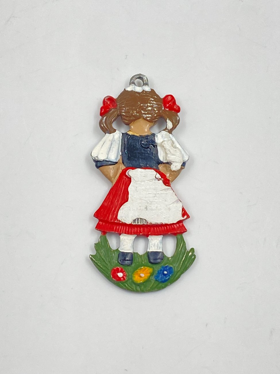 HN0478-interjero-ir-apdailos-prekes-8 “Kühn Zinn” alaviniai liejiniai – dekoracijos, vaizduojantys vokišką tradicinę šventę 5 vnt. komplektas 0,2×5,5×6 cm