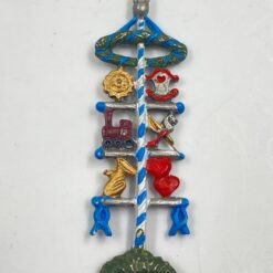 “Kühn Zinn” alaviniai liejiniai – dekoracijos, vaizduojantys vokišką tradicinę šventę 5 vnt. komplektas 0,2×5,5×6 cm