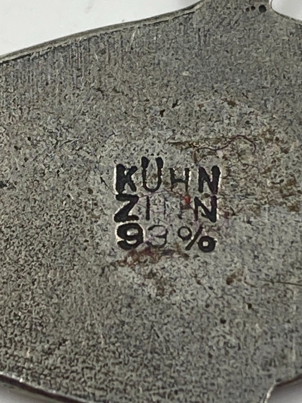 HN0479-interjero-ir-apdailos-prekes-9 “Kühn Zinn” alaviniai liejiniai – dekoracijos vištidės tematika 6 vnt. komplektas 0,2x5x6 cm