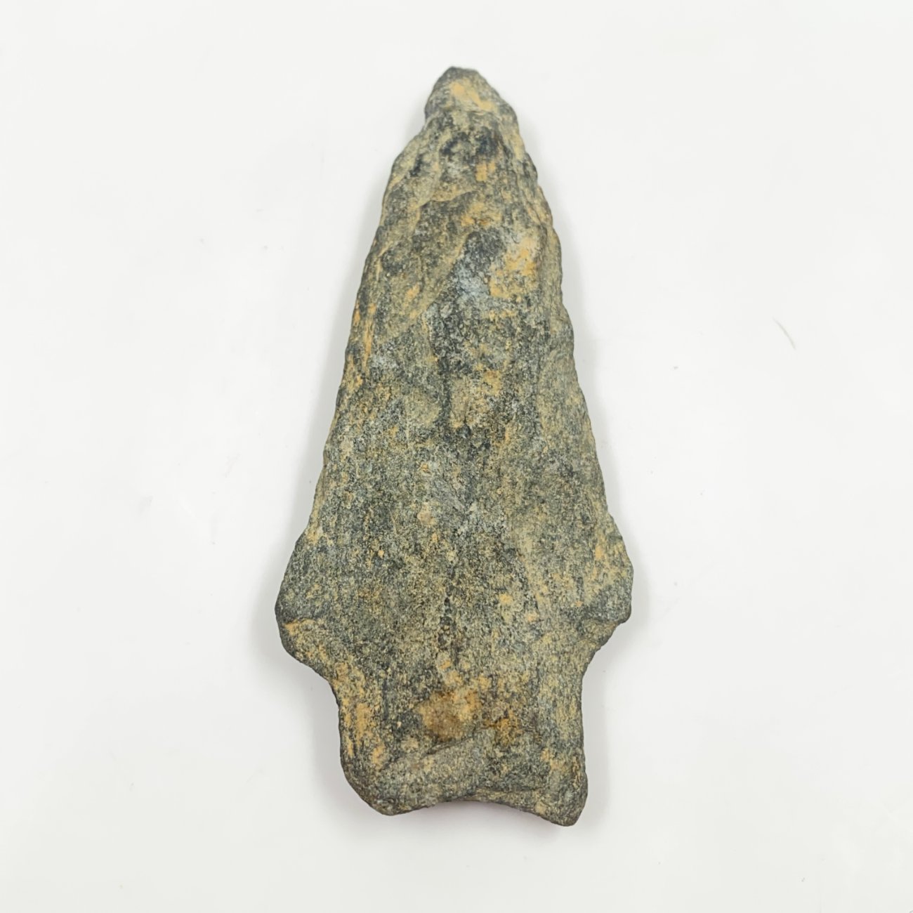 HN0481-ginklu-dalys-0 Strėlės antgalis iš akmens 1x4x9,5 cm