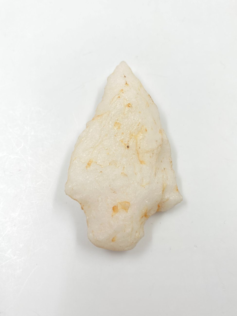 HN0482-ginklu-dalys-1 Strėlės antgalis iš akmens 1,5×3,5×6 cm