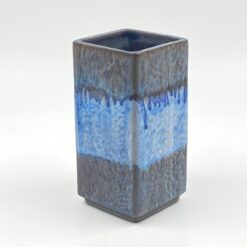 Keramikinė “Majolika Karlsruhe” vaza 7048 8,5×8,5×16,5 cm