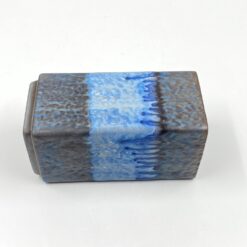 Keramikinė “Majolika Karlsruhe” vaza 7048 8,5×8,5×16,5 cm