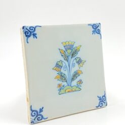 Keramikinė “Royal Tichelaar Makkum” plytelė su rankomis tapytomis gėlėmis 1x13x13 cm