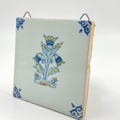 Keramikinė “Royal Tichelaar Makkum” plytelė su rankomis tapytomis gėlėmis 1x13x14 cm