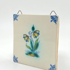 Keramikinė “Royal Tichelaar Makkum” plytelė su rankomis tapytomis gėlėmis 1x13x14 cm