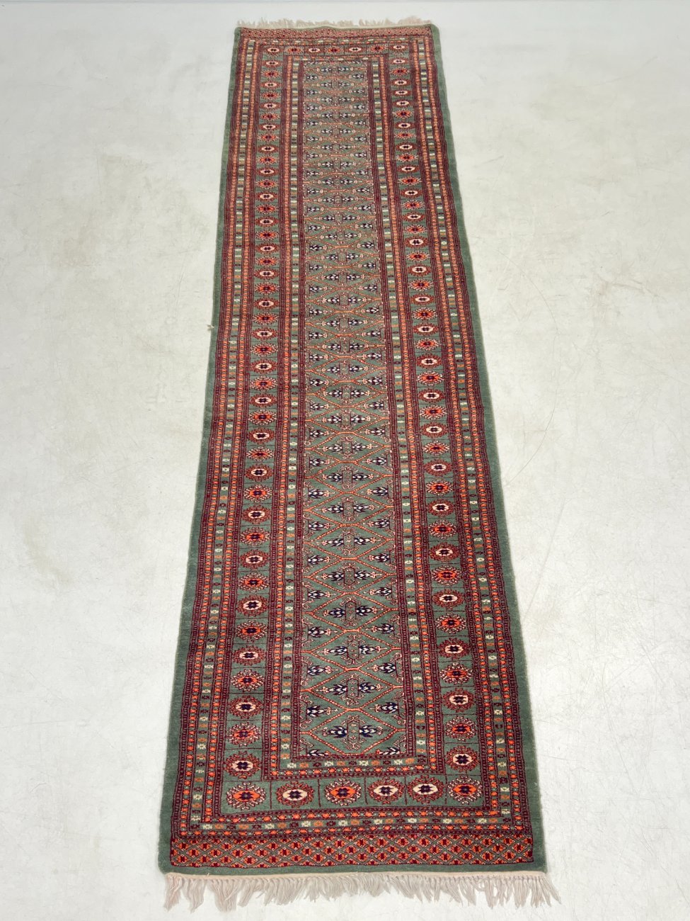 HN0546-kilimai-1 Vilnonis rankų darbo kiliminis takas “Bukhara” 313x77x0,5 cm