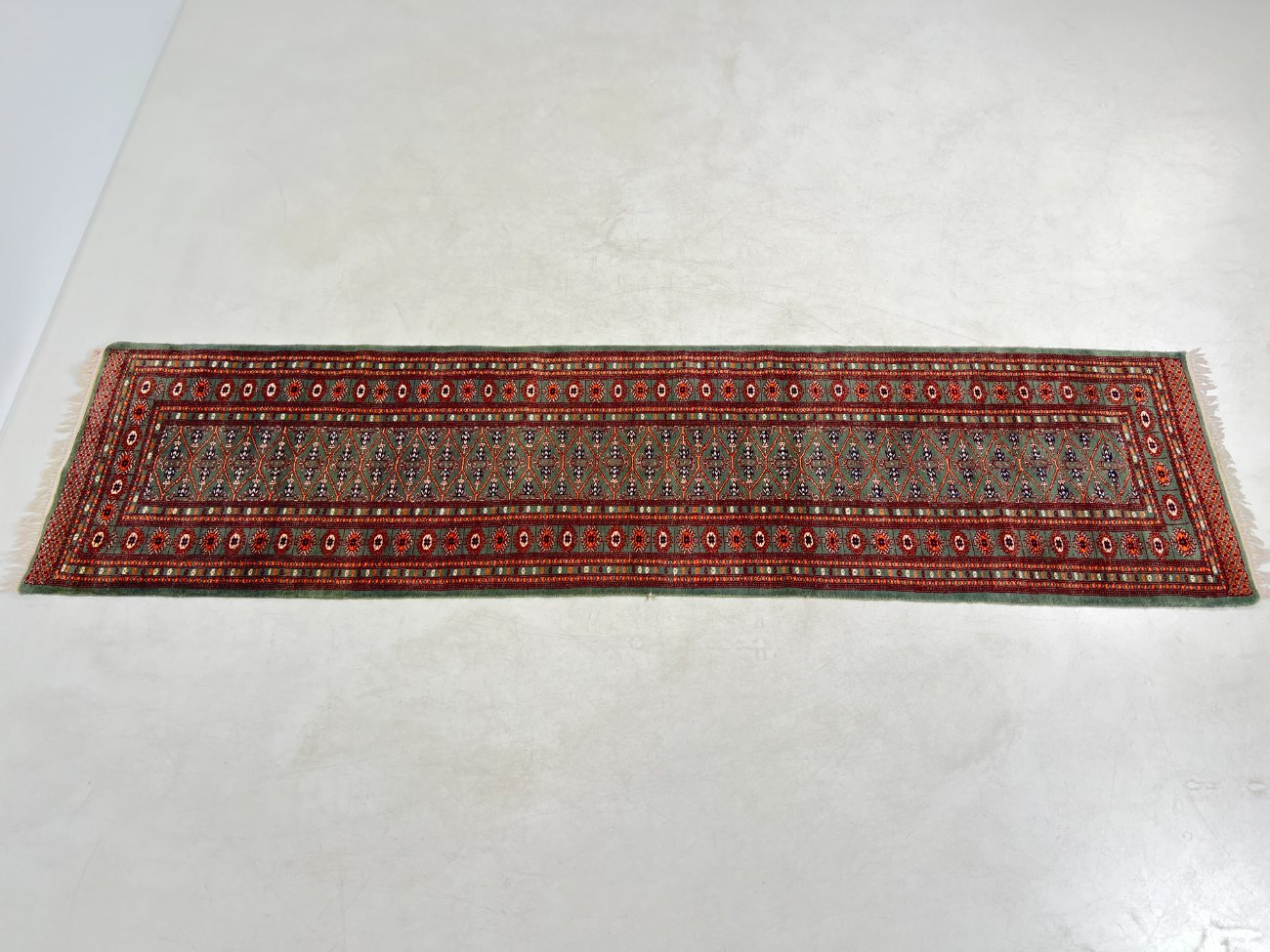 HN0546-kilimai-3 Vilnonis rankų darbo kiliminis takas “Bukhara” 313x77x0,5 cm