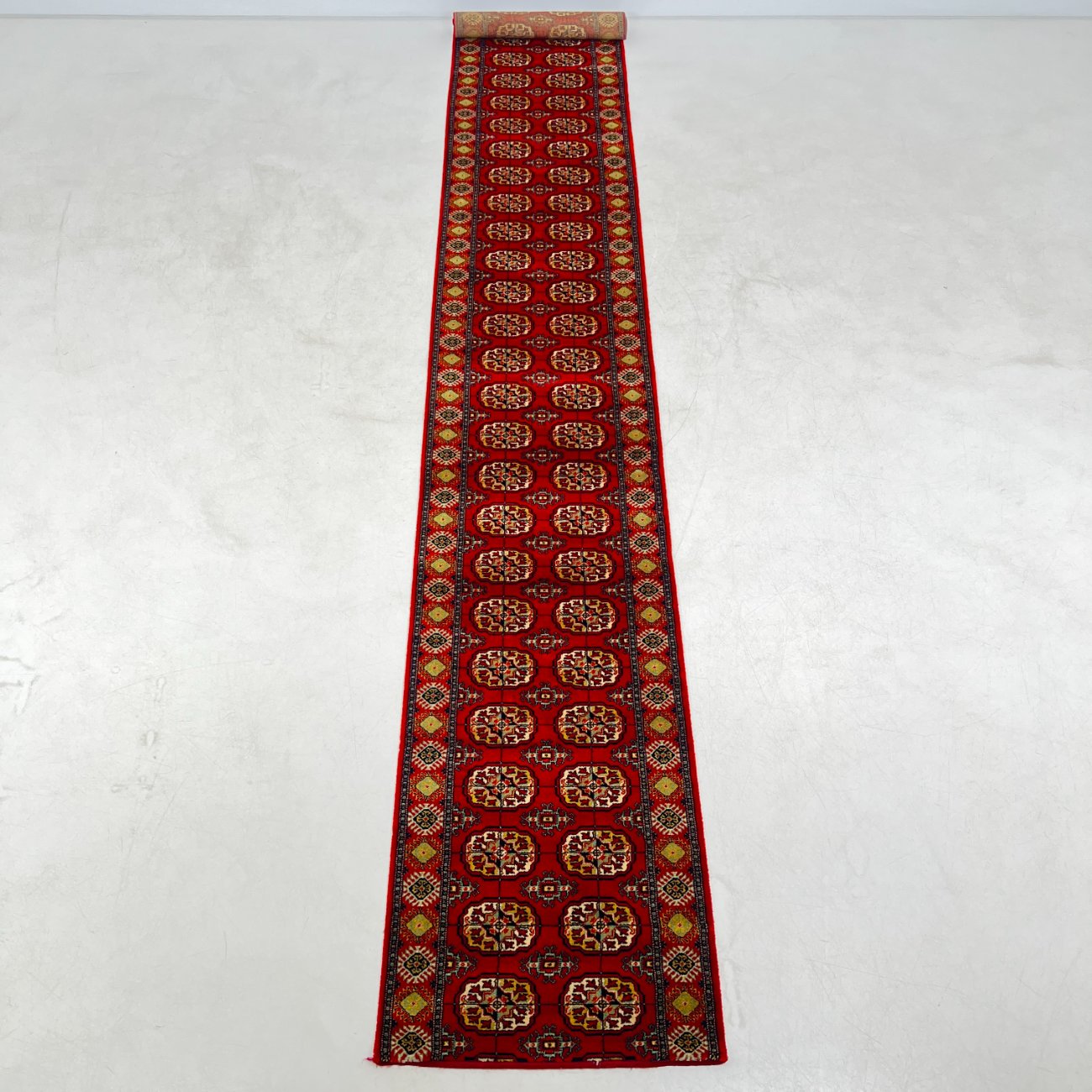 HN0558-kilimai-0 Vilnonis gamyklinis kiliminis takas “Bukhara” 446x66x0,5 cm