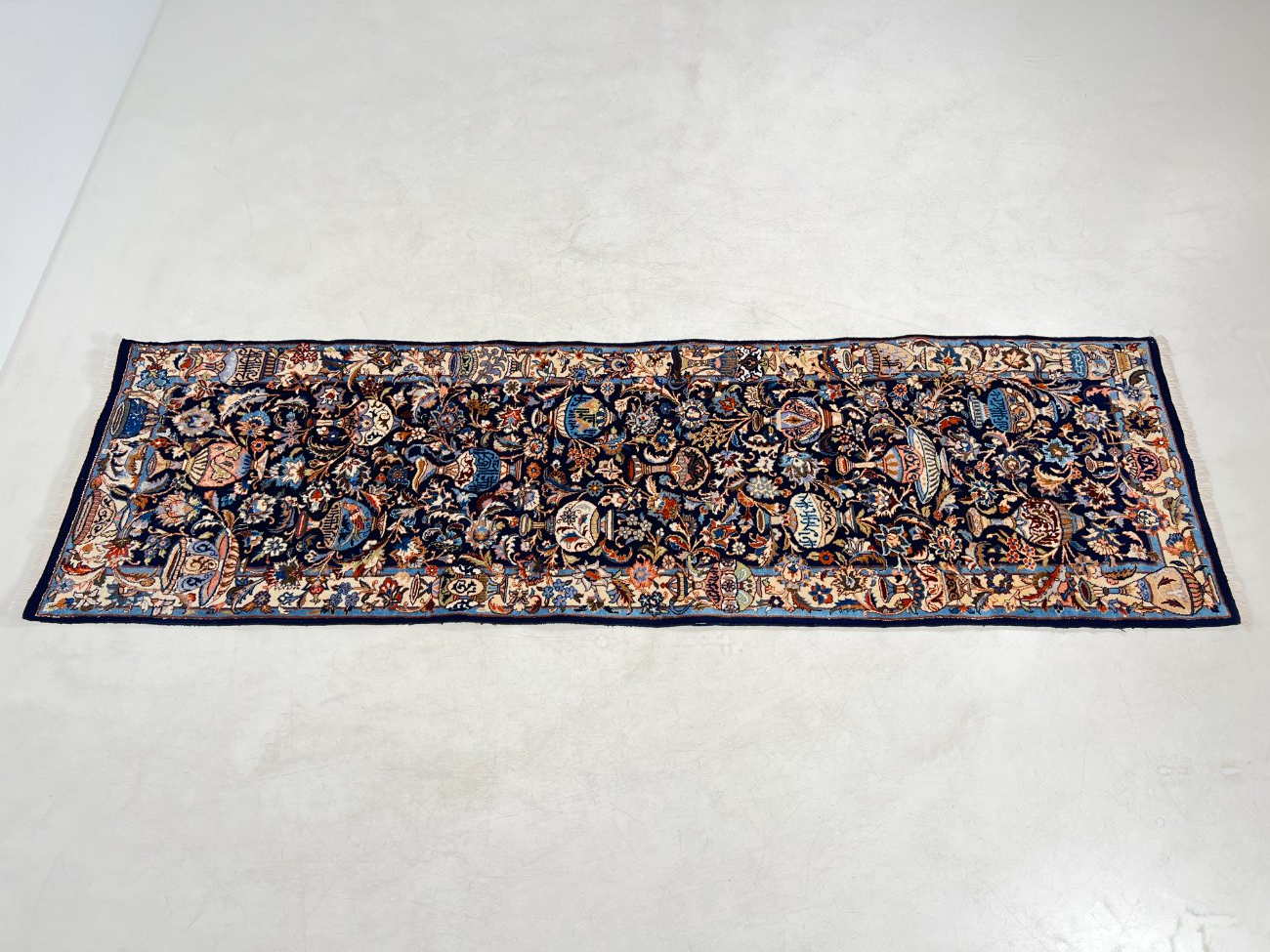 HN0565-kilimai-3 Rankų darbo vilnonis kiliminis takas su šilku “Kashmar” 300x87x1 cm