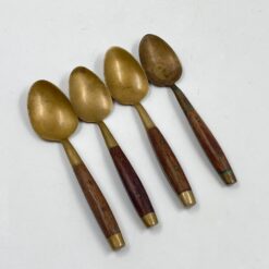 Žalvariniai arbatiniai šaukšteliai medinėmis rankenomis 4 vnt. komplektas 3×13,5×1,5 cm