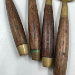 Žalvariniai arbatiniai šaukšteliai medinėmis rankenomis 4 vnt. komplektas 3×13,5×1,5 cm