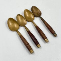 Žalvariniai arbatiniai šaukšteliai medinėmis rankenomis 4 vnt. komplektas 3×13,5×1,5 cm