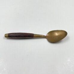 Žalvariniai arbatiniai šaukšteliai medinėmis rankenomis 4 vnt. komplektas 3×13,5×1,5 cm