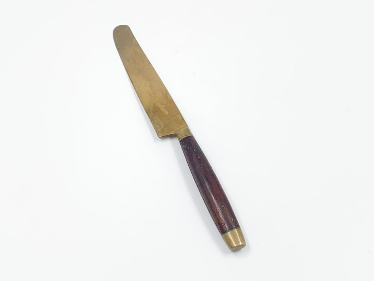 HN0582-stalo-irankiai-2 Žalvarinis peilis medine rankena, skirtas sviestui 20,5×1,5×2 cm