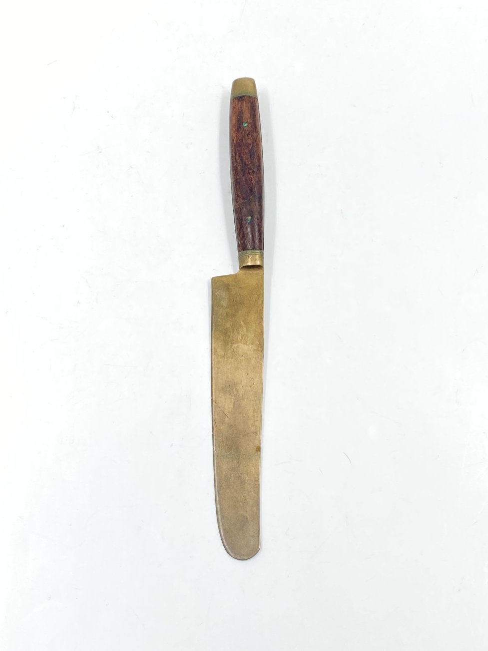 HN0582-stalo-irankiai-5 Žalvarinis peilis medine rankena, skirtas sviestui 20,5×1,5×2 cm