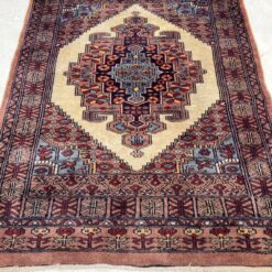 Vilnonis rankų darbo kilimas “Senneh” 126x79x0,4 cm