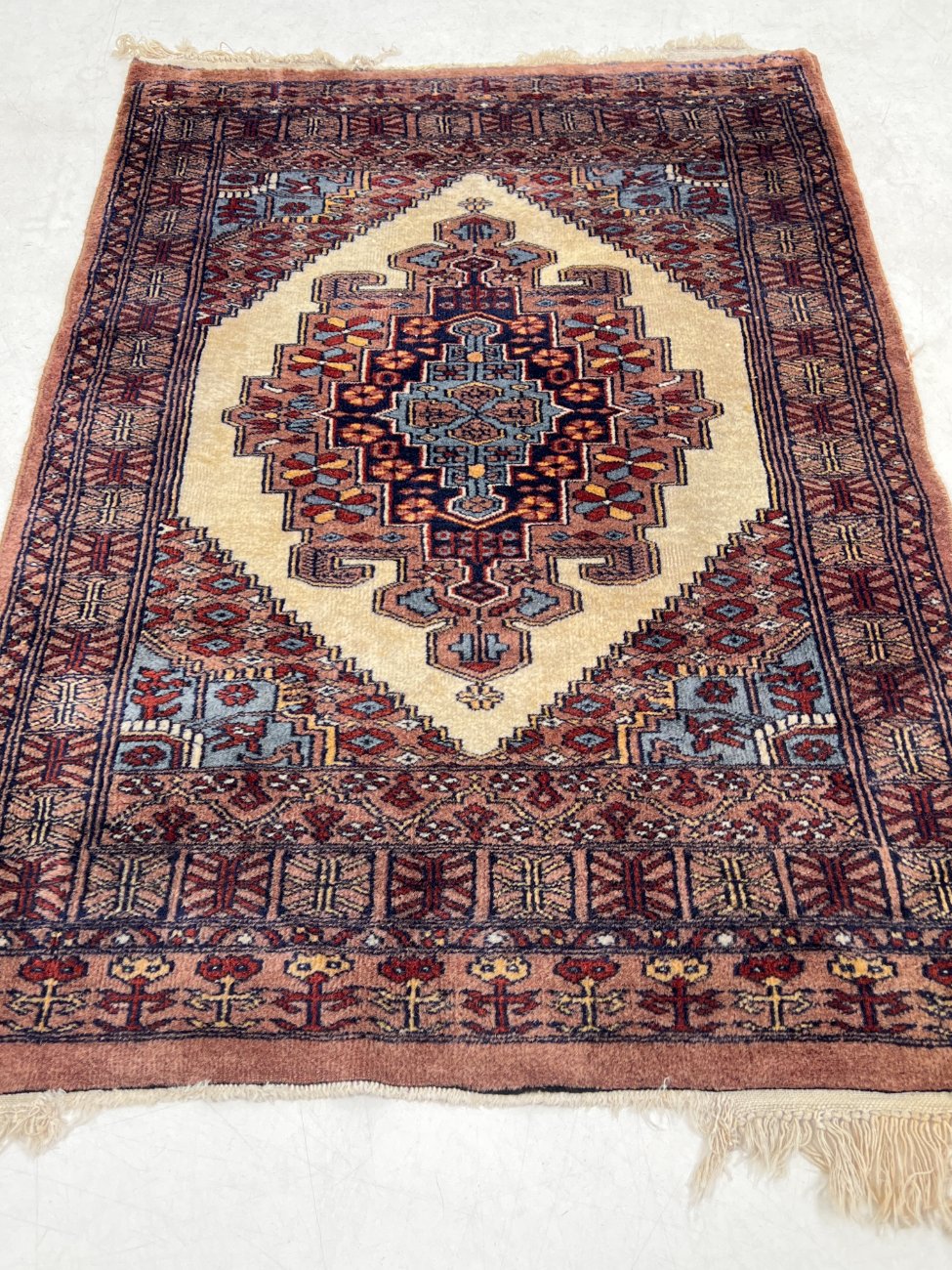 HN0594-kilimai-1 Vilnonis rankų darbo kilimas “Senneh” 126x79x0,4 cm