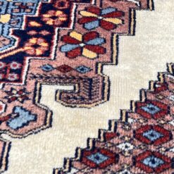 Vilnonis rankų darbo kilimas “Senneh” 126x79x0,4 cm