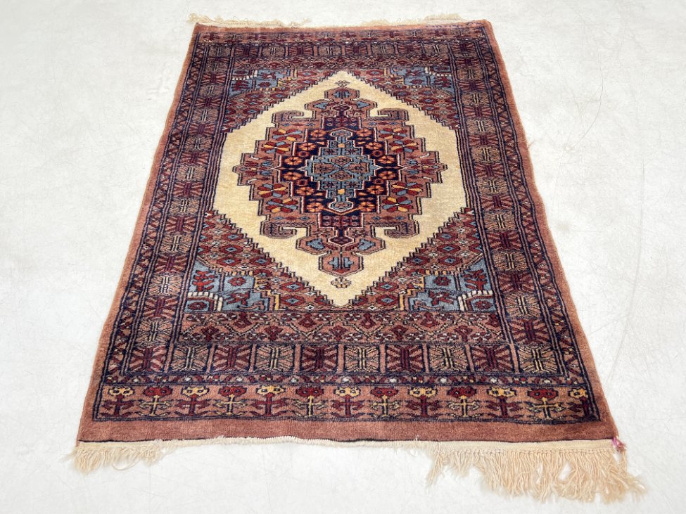 HN0594-kilimai-2 Vilnonis rankų darbo kilimas “Senneh” 126x79x0,4 cm