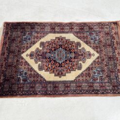 Vilnonis rankų darbo kilimas “Senneh” 126x79x0,4 cm