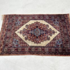 Vilnonis rankų darbo kilimas “Senneh” 126x79x0,4 cm