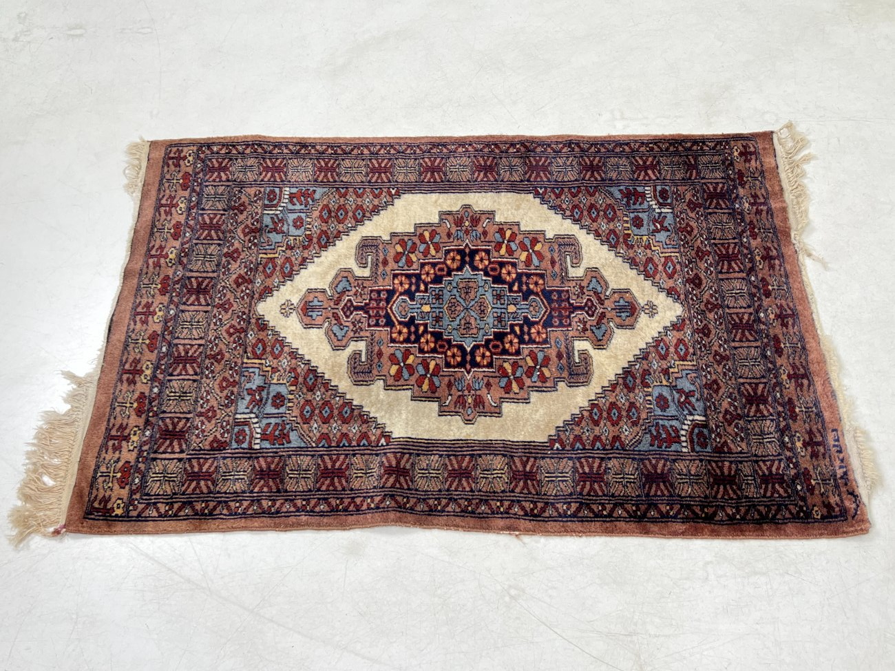 HN0594-kilimai-4 Vilnonis rankų darbo kilimas “Senneh” 126x79x0,4 cm