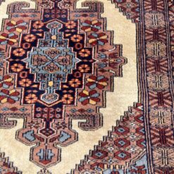 Vilnonis rankų darbo kilimas “Senneh” 126x79x0,4 cm