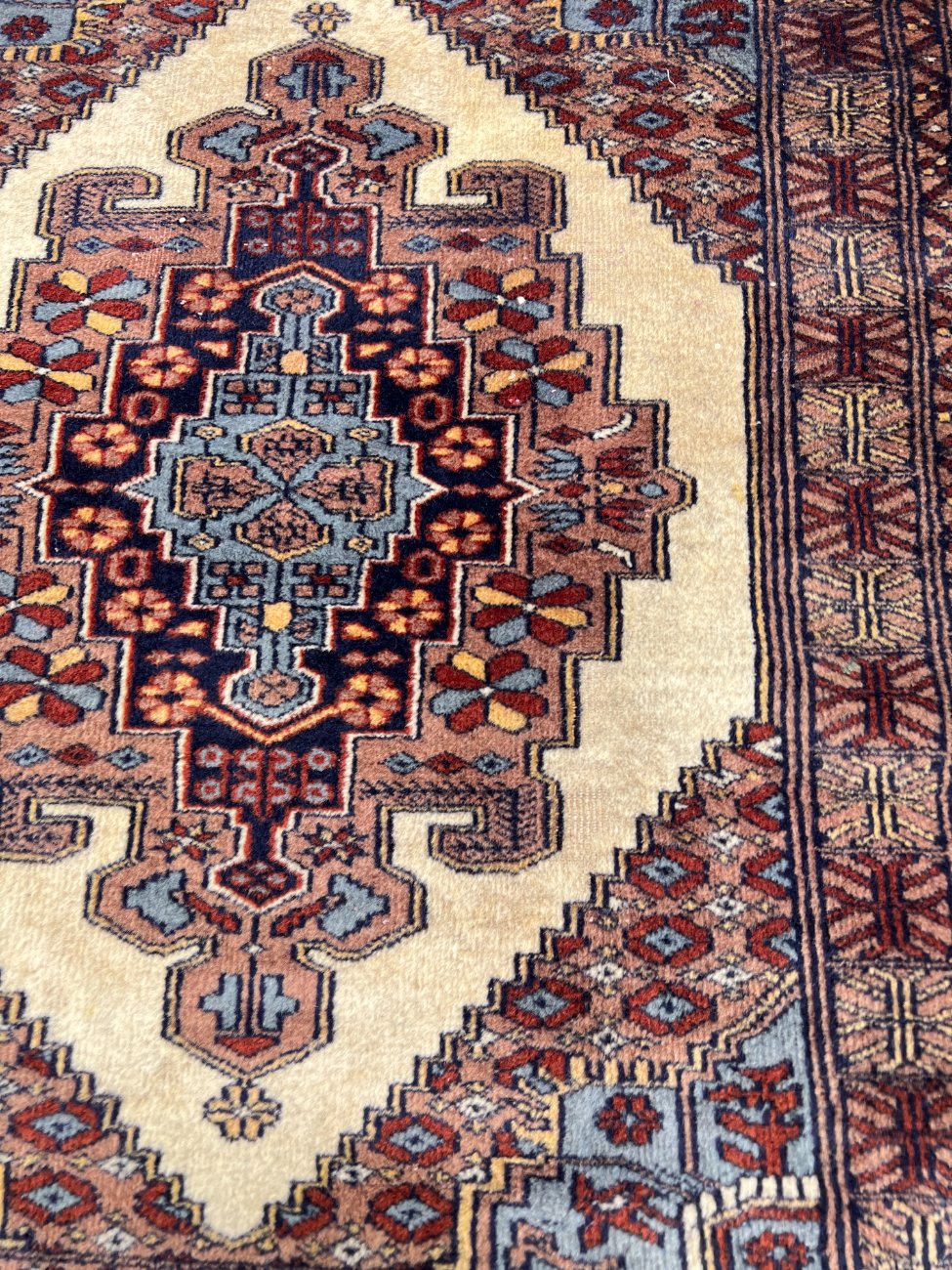 HN0594-kilimai-8 Vilnonis rankų darbo kilimas “Senneh” 126x79x0,4 cm