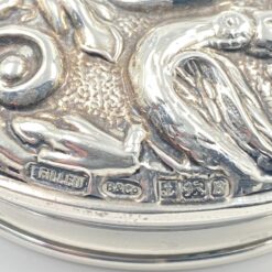 Krištolinis “Brierley” indas sidabriniu dangčiu su veidrodžiu 11x11x7 cm