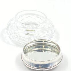 Krištolinis “Brierley” indas sidabriniu dangčiu su veidrodžiu 11x11x7 cm