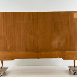 Ilga ąžuolinė komoda su centrinėmis stiklinėmis durimis 47x220x154 cm