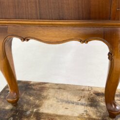 Ilga ąžuolinė komoda su centrinėmis stiklinėmis durimis 47x220x154 cm