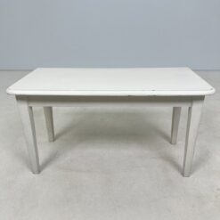 Žema baltos spalvos konsolė 43x90,5x47 cm