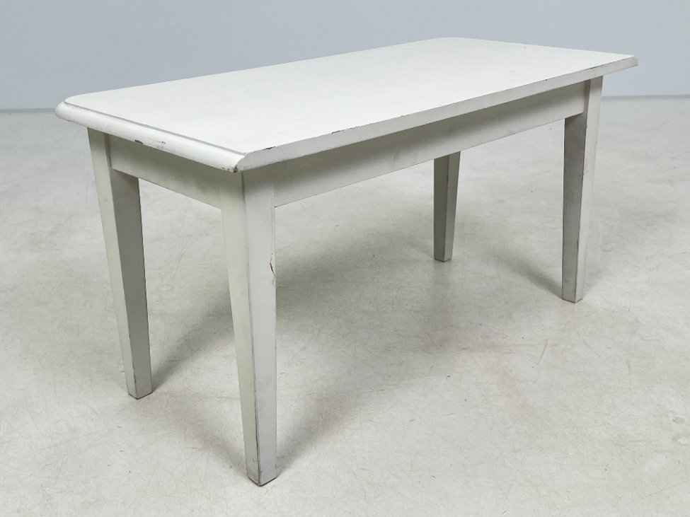 HN0628-stalai-8 Žema baltos spalvos konsolė 43×90,5×47 cm