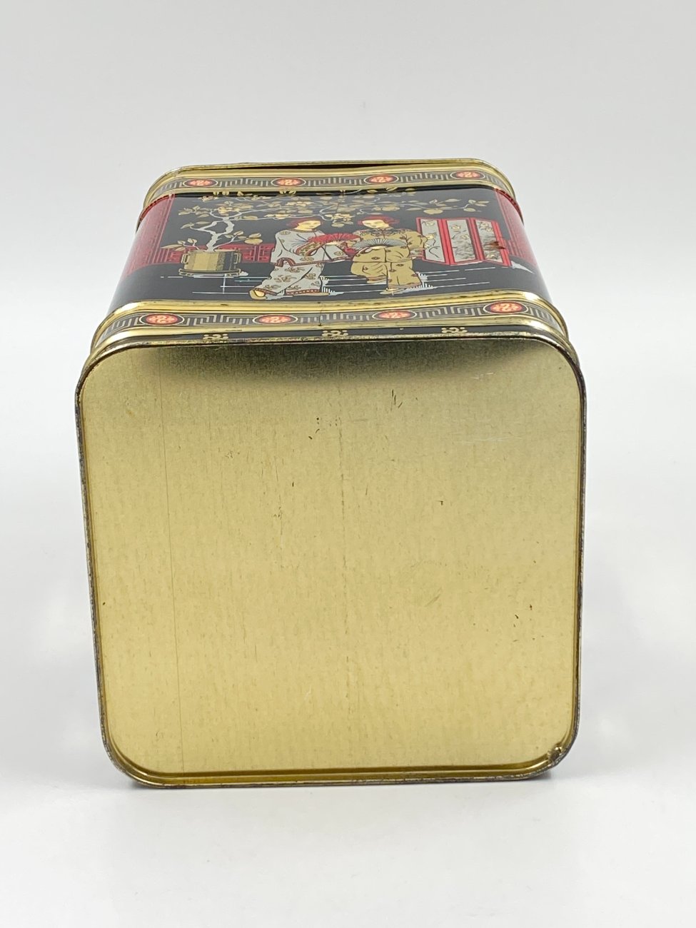 HN0636-dezutes-11 Vintažinė rytietiškų motyvų skardinė dėžutė 17,5×17,5×25,5 cm