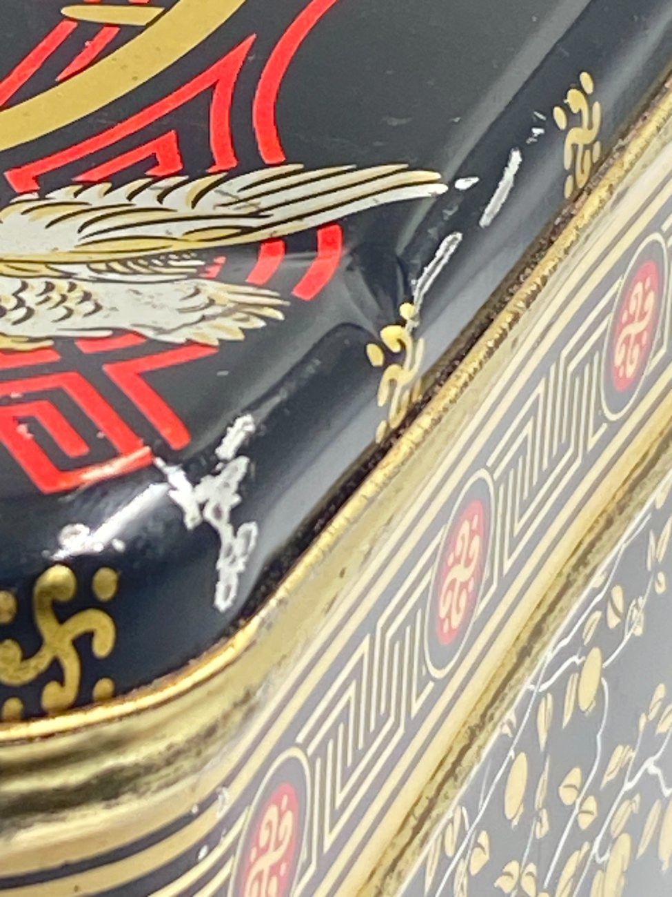 HN0636-dezutes-12 Vintažinė rytietiškų motyvų skardinė dėžutė 17,5×17,5×25,5 cm