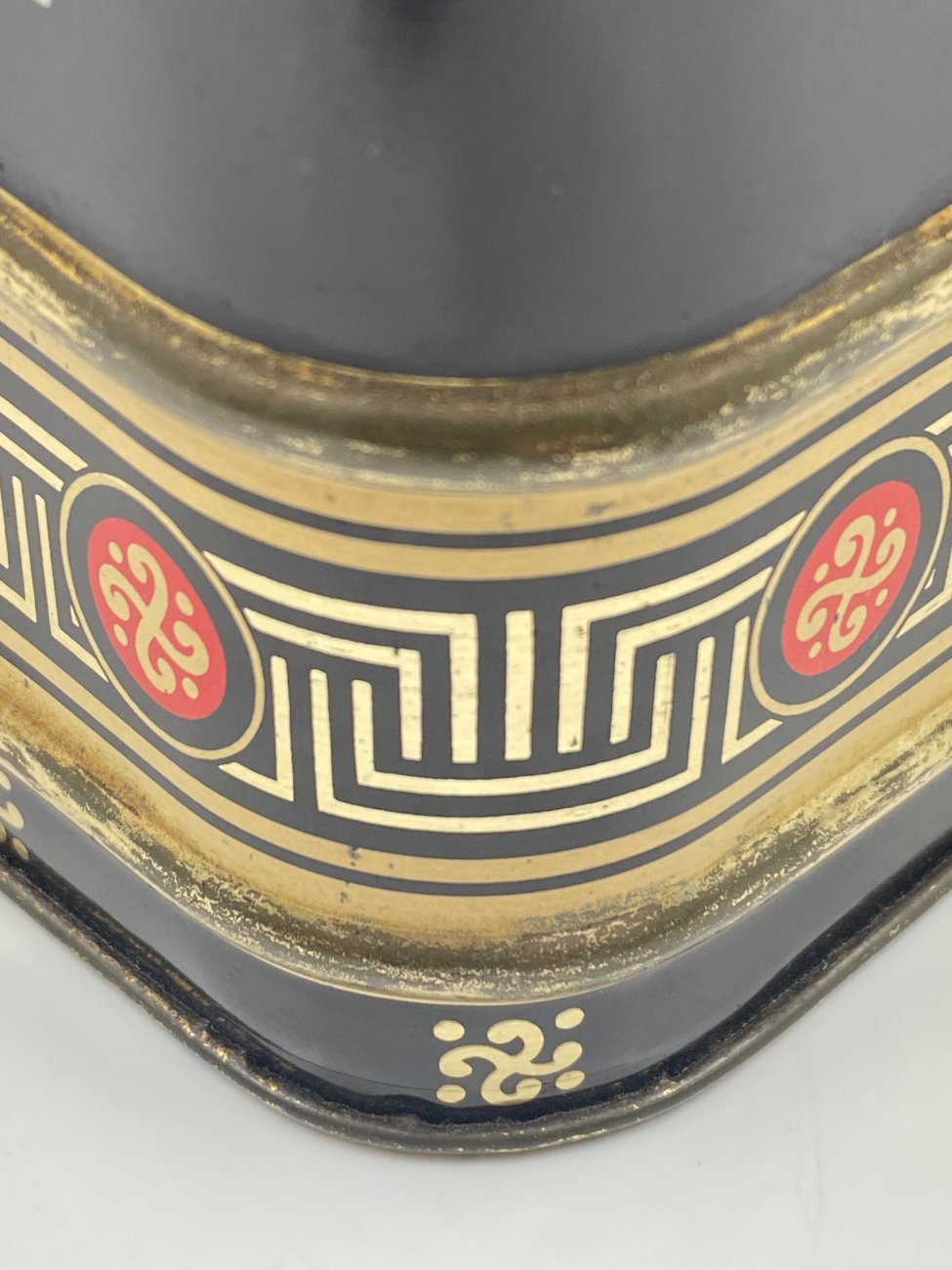 HN0636-dezutes-17 Vintažinė rytietiškų motyvų skardinė dėžutė 17,5×17,5×25,5 cm