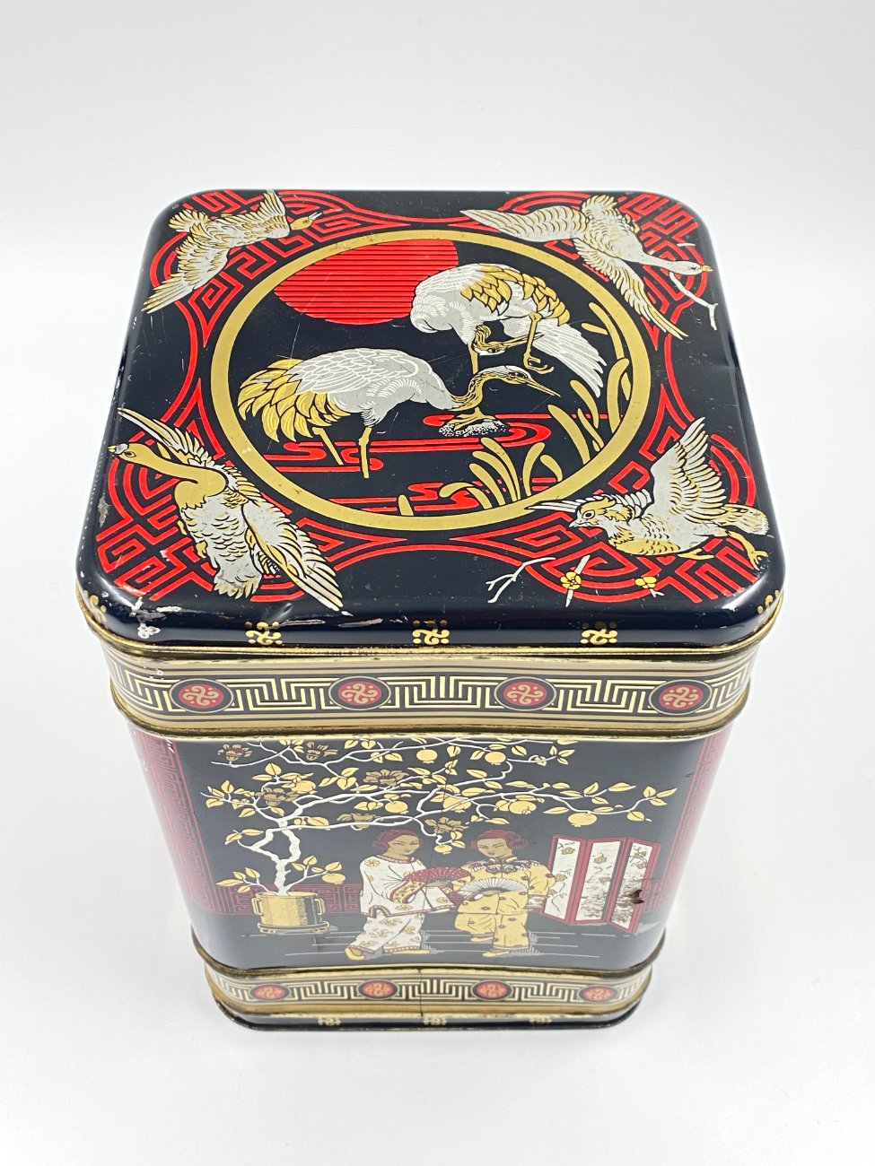 HN0636-dezutes-5 Vintažinė rytietiškų motyvų skardinė dėžutė 17,5×17,5×25,5 cm