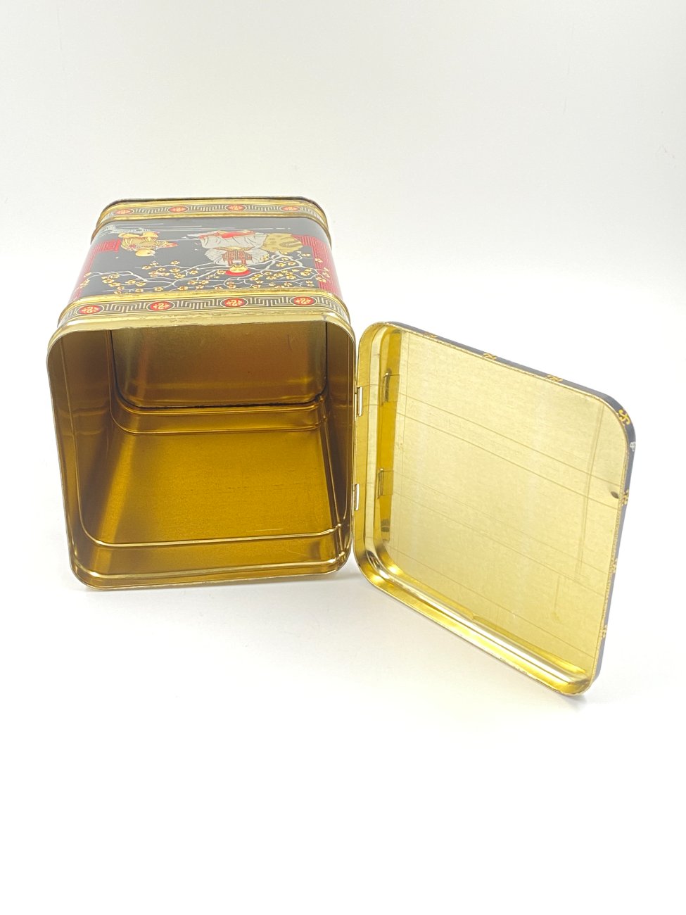 HN0636-dezutes-7 Vintažinė rytietiškų motyvų skardinė dėžutė 17,5×17,5×25,5 cm