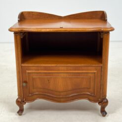 Riešutmedžio spintelė 37x62x63 cm