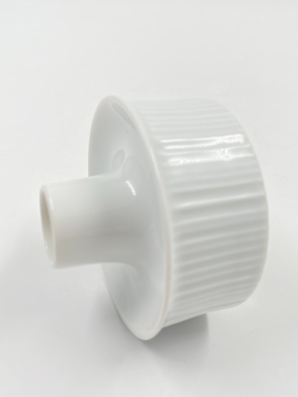 HN0645-zvakides-4 Porcelianinė “Rosenthal” žvakidė 7x7x5,5 cm