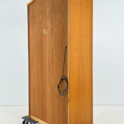 Klasikinio stiliaus riešutmedžio bufetas 46x106x203 cm