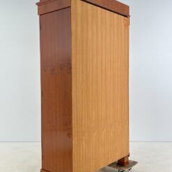 Raudonmedžio dviejų durų spinta 49x111x206 cm