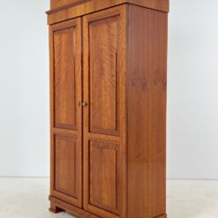 Raudonmedžio dviejų durų spinta 49x111x206 cm