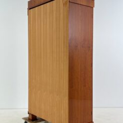 Raudonmedžio dviejų durų spinta 49x111x206 cm