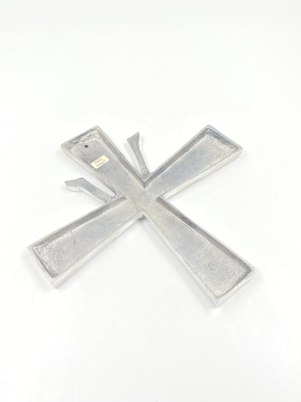 HN0669-kryziai-6 Kabinamas rankų darbo kryžius iš aliuminio 1,5x25x25 cm
